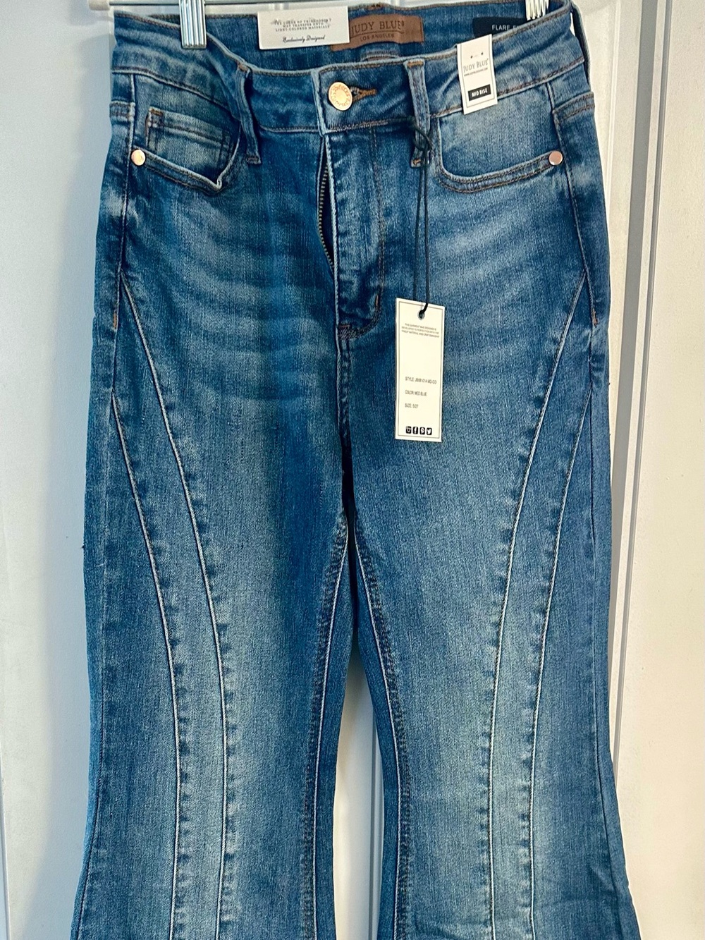 Judy Blue Medium Blue Curved Seam Flare Jeans